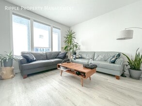 Building Photo - 14 Emberside Holw