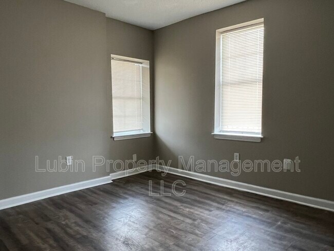Building Photo - 304 S Orleans St