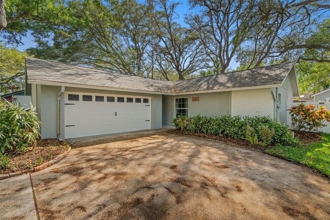 Building Photo - 201 Arbor Glen Dr