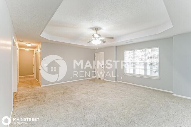 Building Photo - 1020 Carlisle Dr, Raymore, MO 64083
