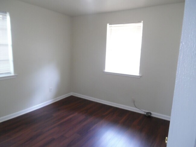 Building Photo - Single-family home in Metairie.