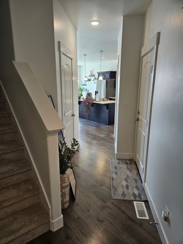 Foto del edificio - 983 W Coral Charm Wy