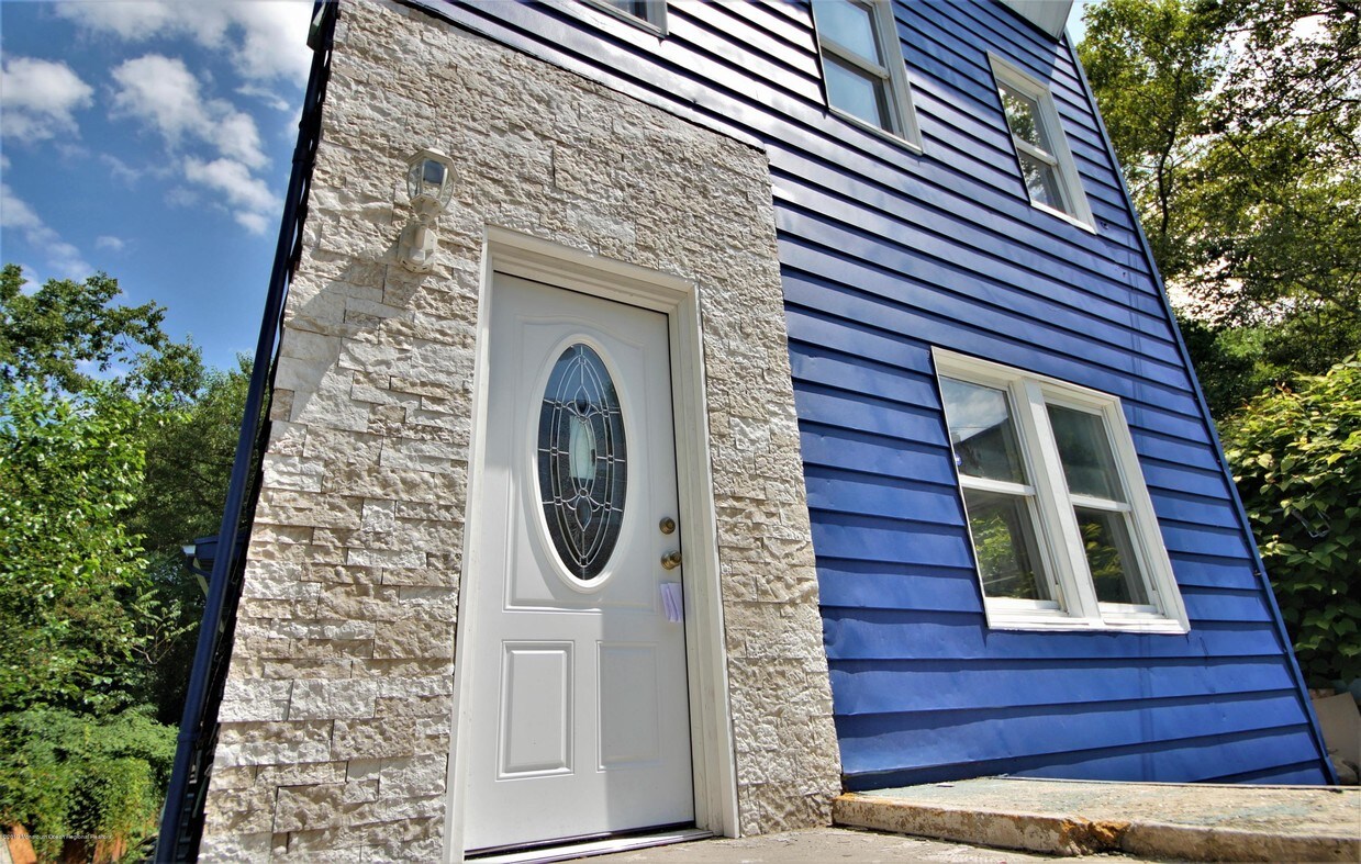 Primary Photo - 208 Thorne St