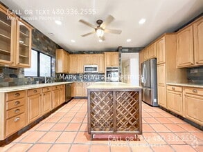 Building Photo - 1306 E Sunburst Ln