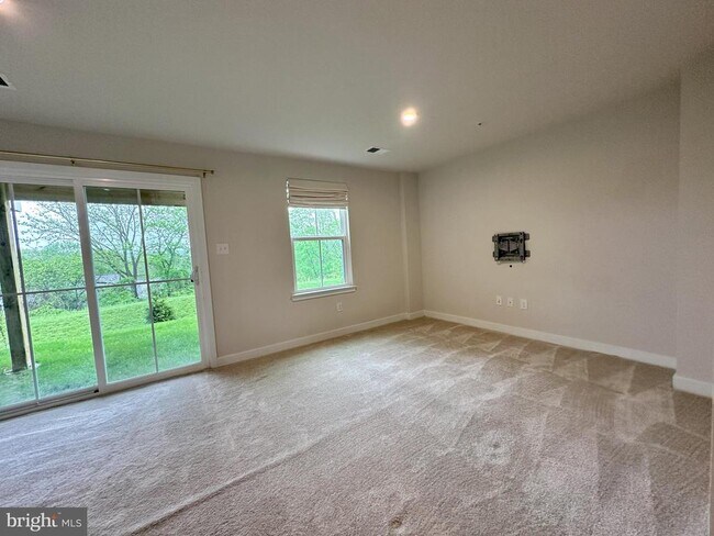 Building Photo - 463 Paperbark Sq