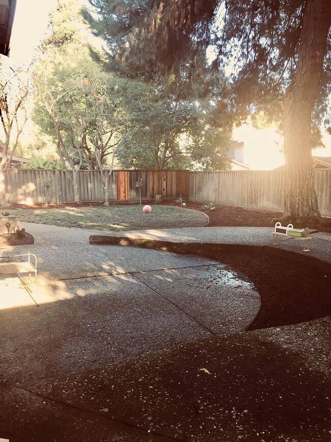 Building Photo - 4 bedroom in Fremont CA 94539