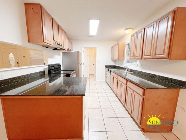 Building Photo - Lovely 3 Bedroom Home near Hurlburt Field!