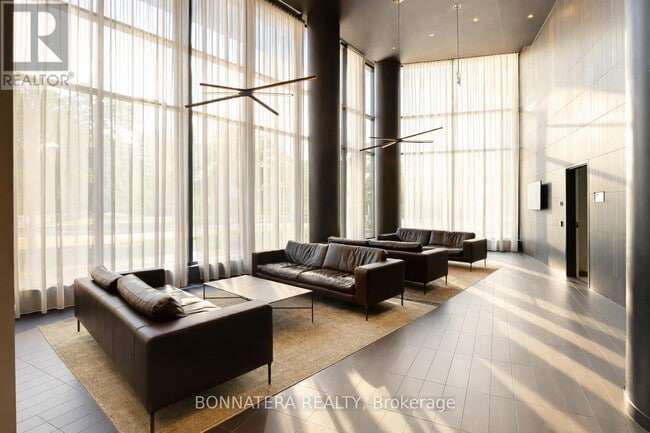 Photo du bâtiment - 3900 Confederation Pkwy