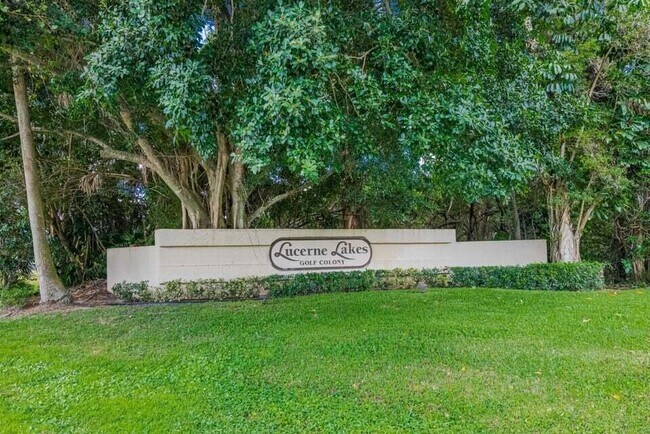 Foto del edificio - 7082 Golf Colony Ct