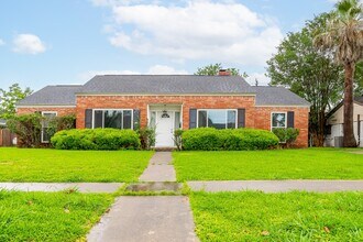Building Photo - 8819 Hazen St