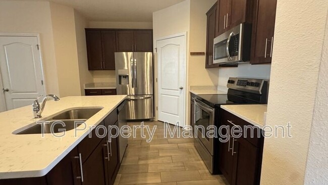 Foto del edificio - 24 Bush Pl