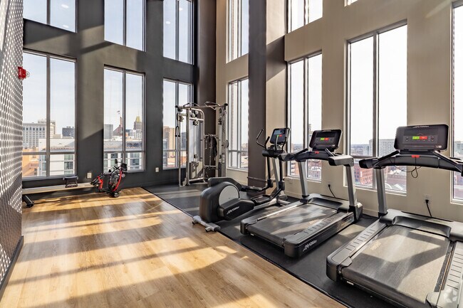 Gimnasio - 500 W Fayette St.