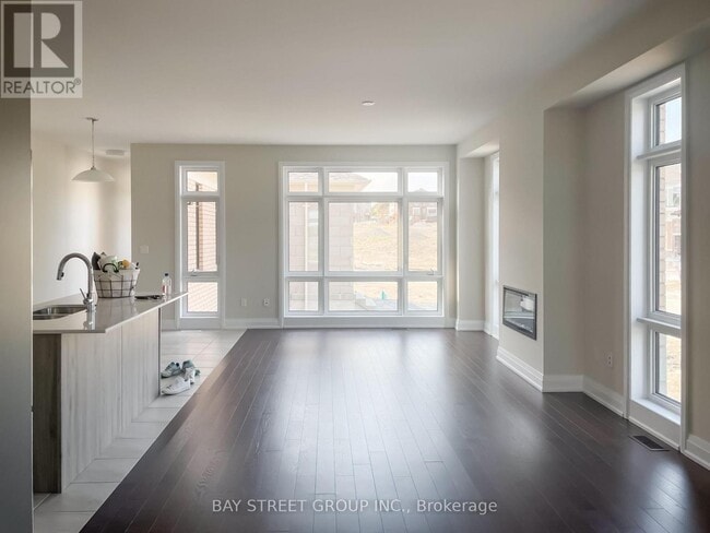 Building Photo - 993 Crowsnest Holw