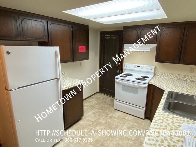Building Photo - Westside Rambler with a peaceful setting- ...