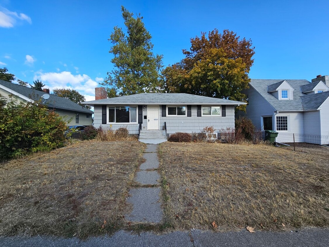 Primary Photo - Beautiful Home + Mother-in-Law Suite