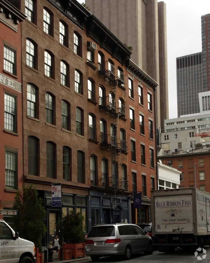 Building Photo - 157 Duane St