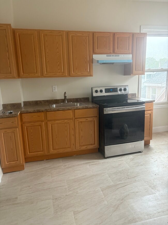 Building Photo - 124 Armandine St