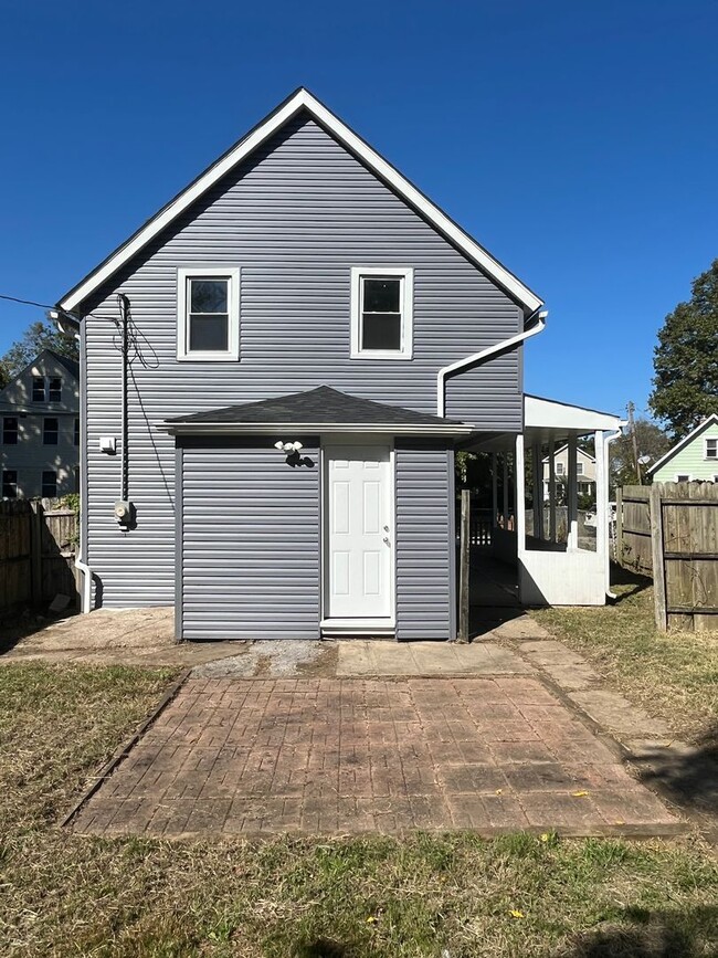Building Photo - Cudell/West Blvd neighborhood; 4 bedroom/1...