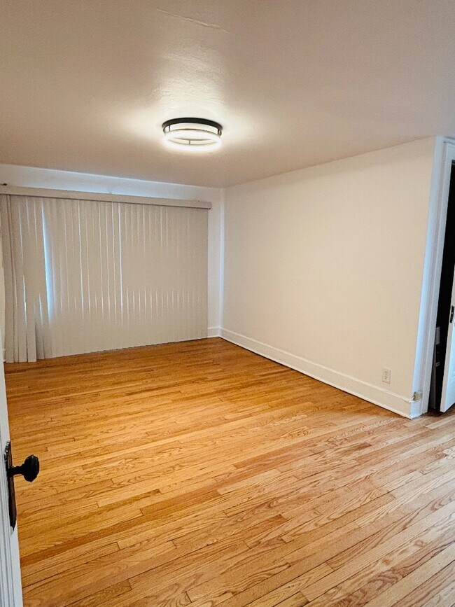 Foto del edificio - 7126 W Congress St