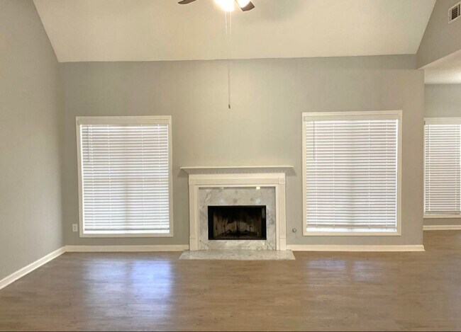 Foto del edificio - 234 Yardsley Dr