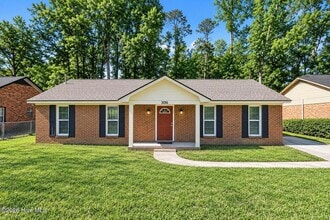 Building Photo - 3016 Mistletoe Ave
