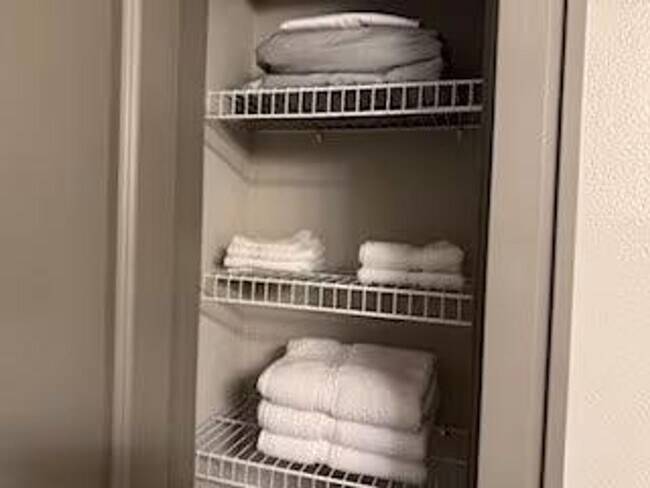 Building Photo - 300 Venue Wy