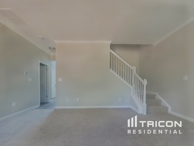 Building Photo - 824 Tibwin Pl SE