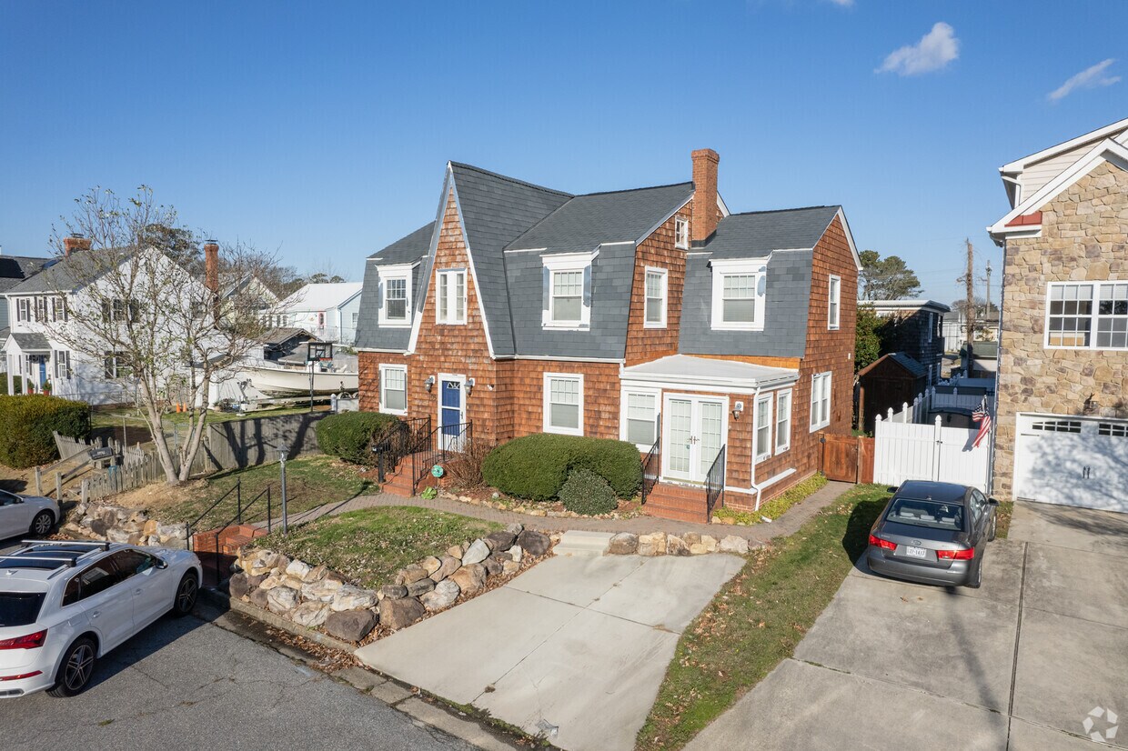 Primary Photo - 405 23rd St