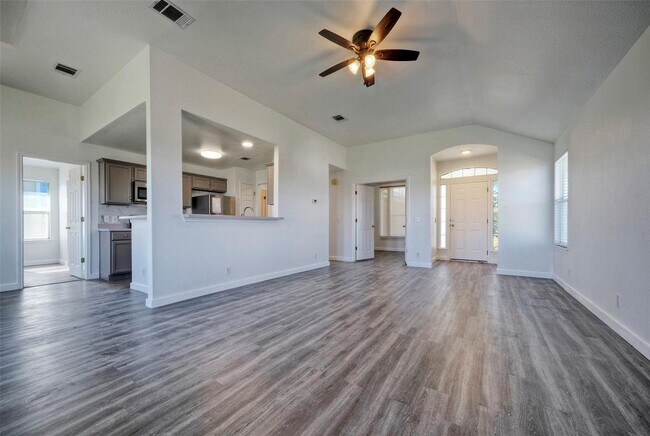 Building Photo - 408 Estate Dr