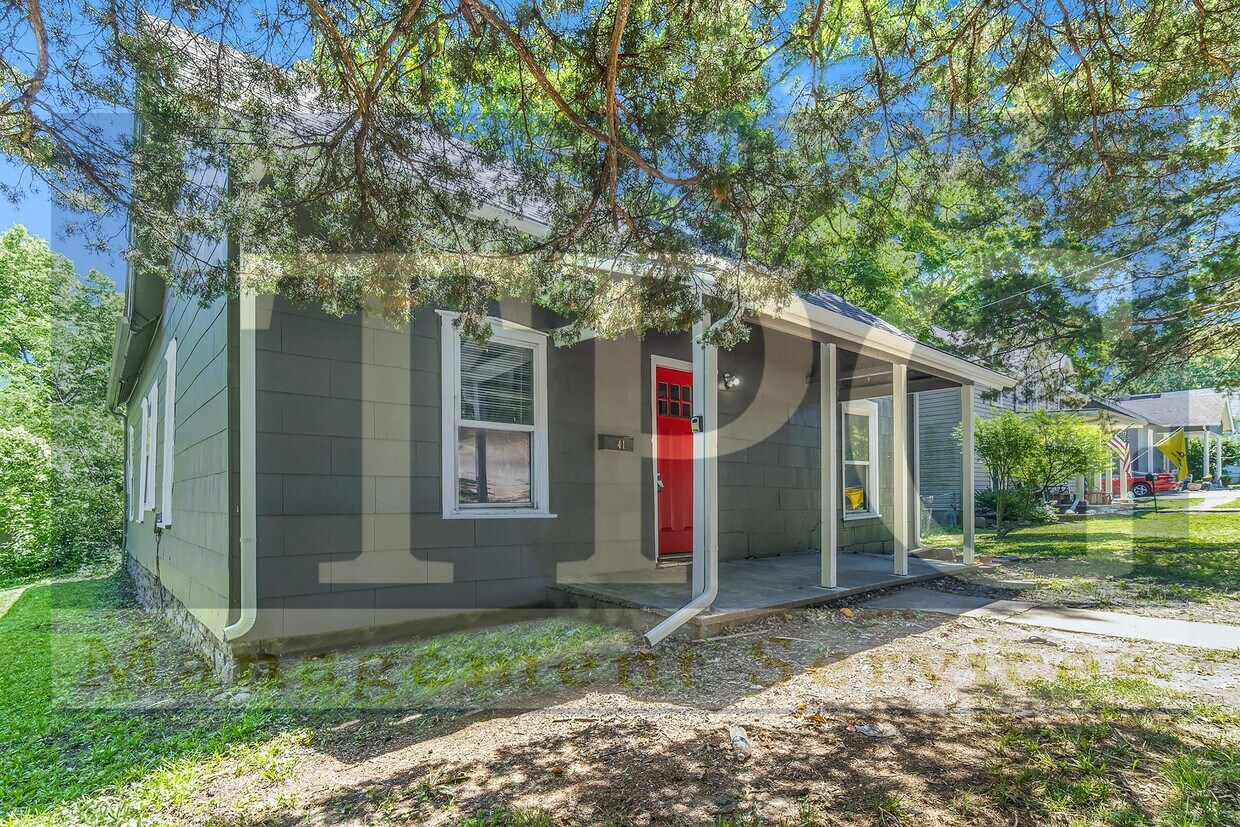 141 S Jewell St, Liberty, MO 64068