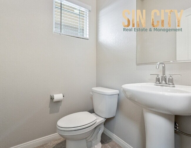Foto del edificio - "Spacious 4-Bedroom Oasis with 2.5 Baths i...
