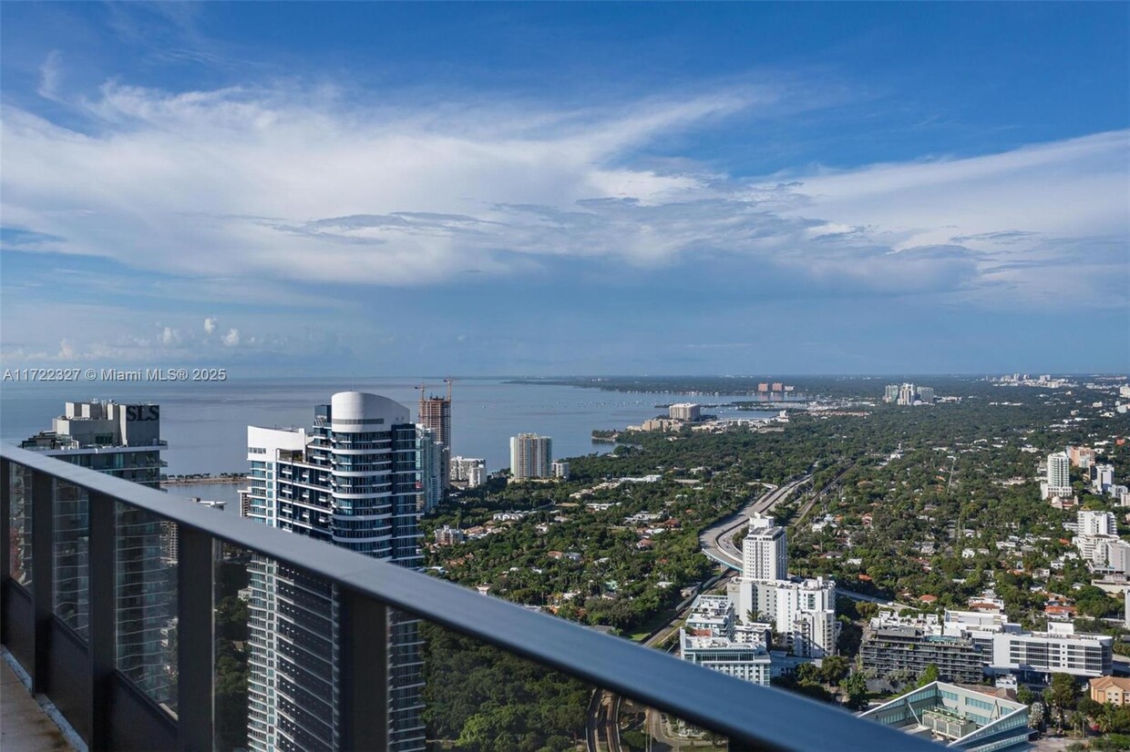 Primary Photo - 1000 Brickell Plaza