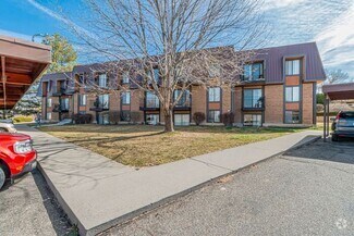 Building Photo - 3233 Lakeside Dr