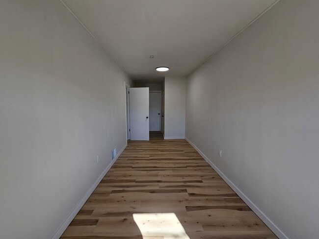 Building Photo - Newly updated 1 bedroom 1 bath apartment f...