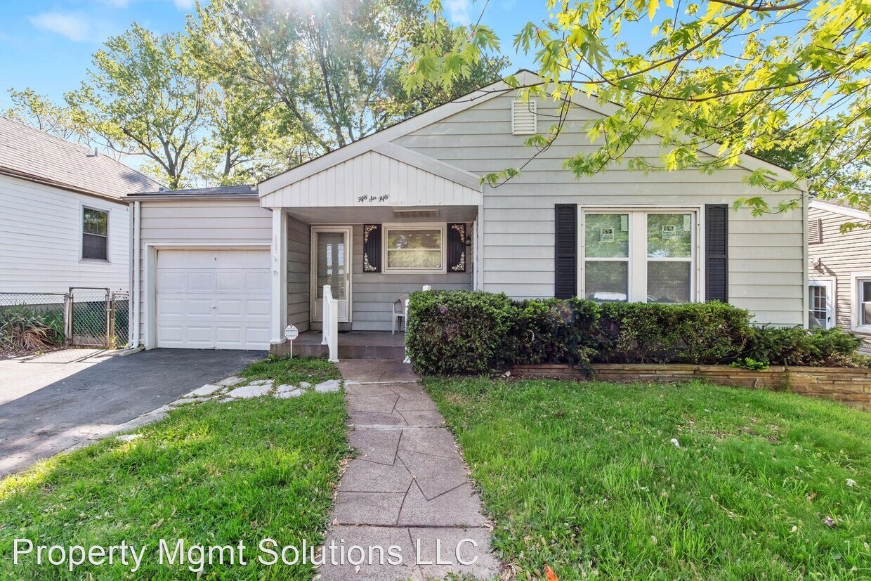 Foto principal - 2 br, 1 bath House - 5650 Lucas Hunt Rd.
