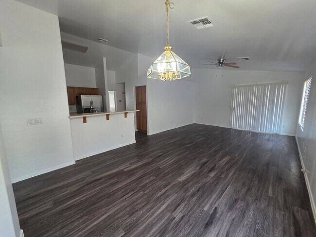 Foto del edificio - 4 Bedroom 2 Bath- Litchfield Park