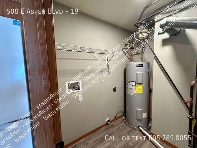 Building Photo - *No deposit with approved credit!*  2 Bedr...