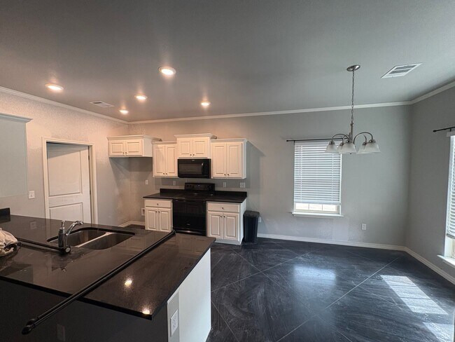 Foto del edificio - Single Family - Beautiful 4/2 house