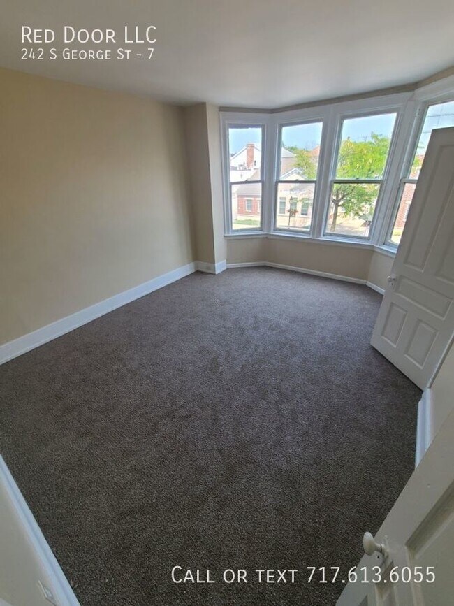 Building Photo - 242 S George St