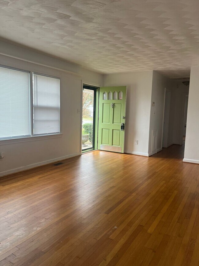 Foto del edificio - 11 Markham Dr