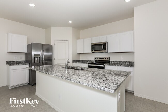 Building Photo - 3102 E Miner Dr