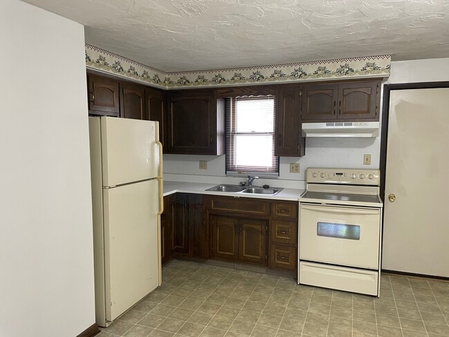 Grass Roots Properties LLC 115 S Clinton Kitchen - 115 S Clinton St