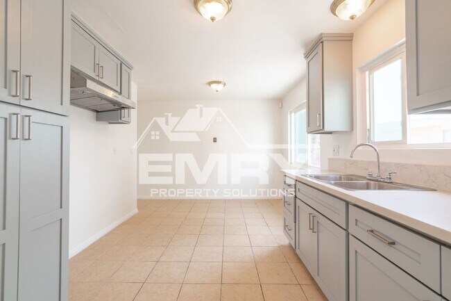 Foto del edificio - 3848 W 105th St