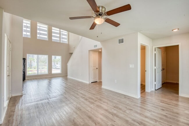 Building Photo - Miramonte