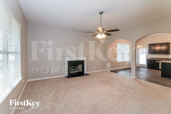 Building Photo - 391 Shady Glen