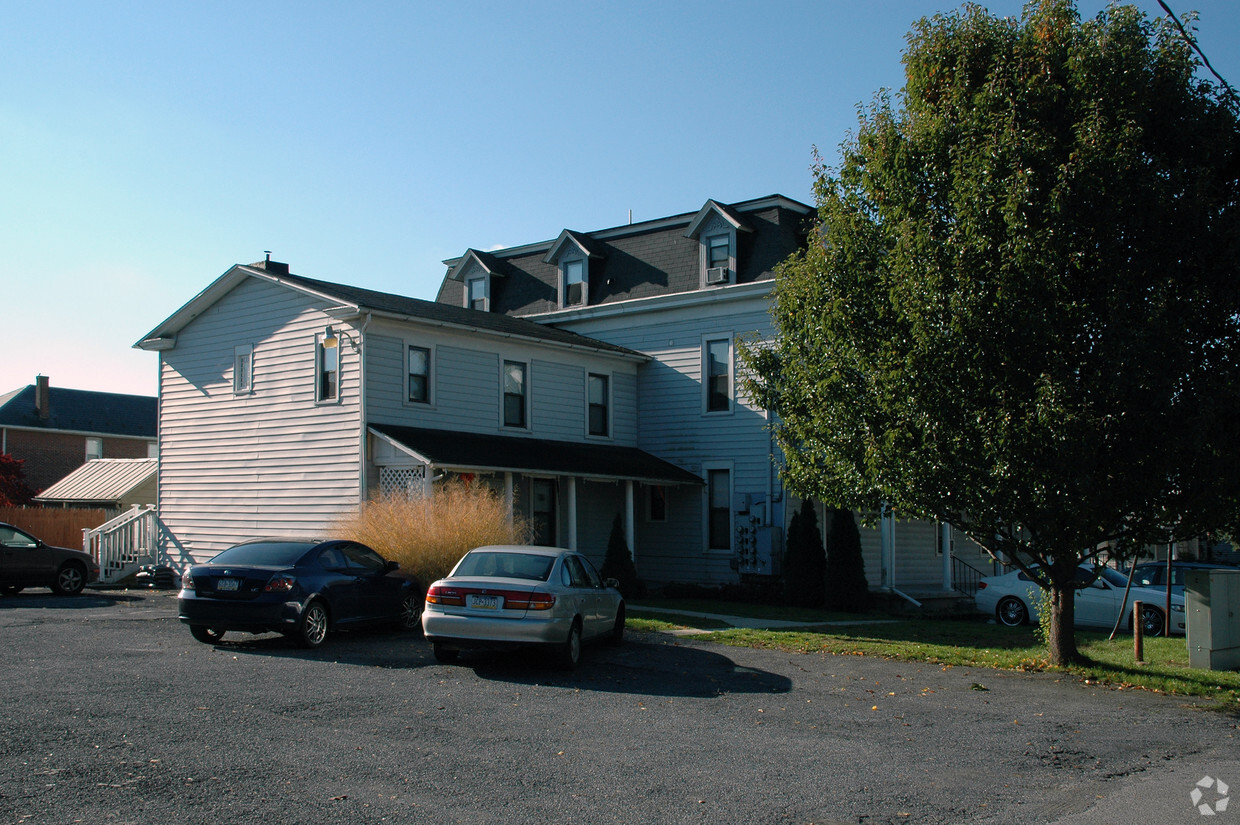 Building Photo - 1639 Newport Ave