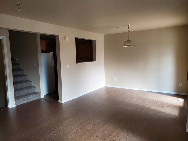 Foto del edificio - Spacious 3 bed, 3.5 bath condo in Rigden F...