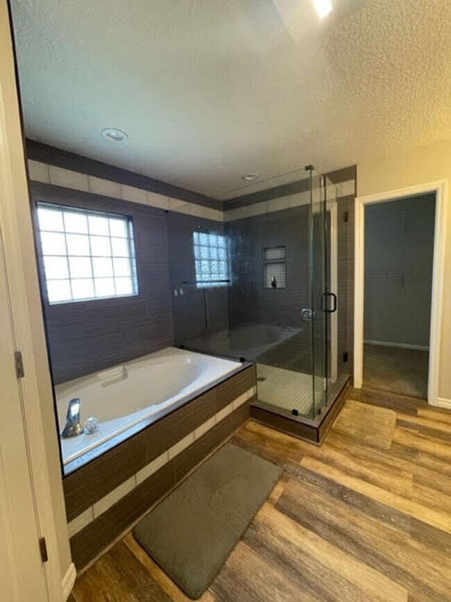 Foto del edificio - Spacious Home in Orange Park!