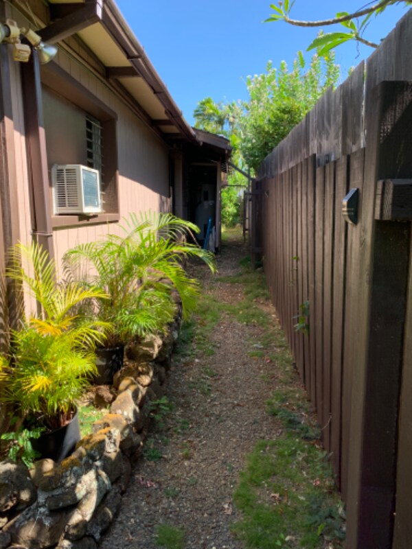 Building Photo - 678 Auwina St