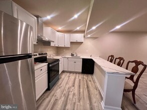Building Photo - 407 Apricot St